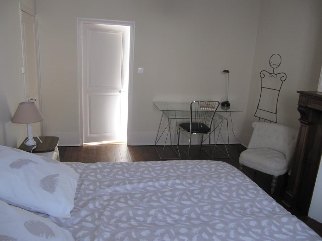 Suite Sainte Anne Beaumont-sur-Sarthe Rum bild